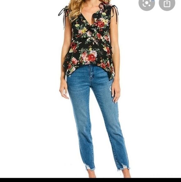 BUFFALO David Bitton Black Floral Top - Picture 9 of 9